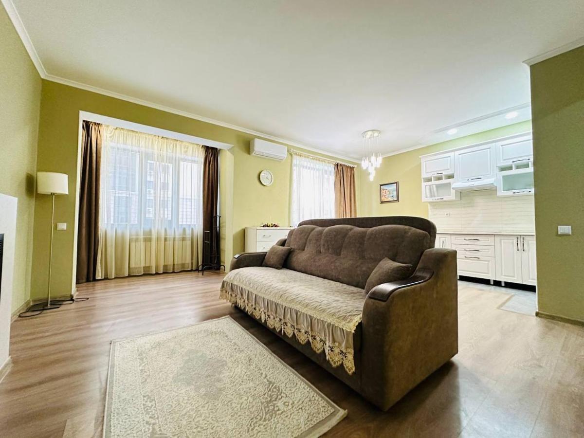 Apartmán Central Park In The City Center Almaty Exteriér fotografie