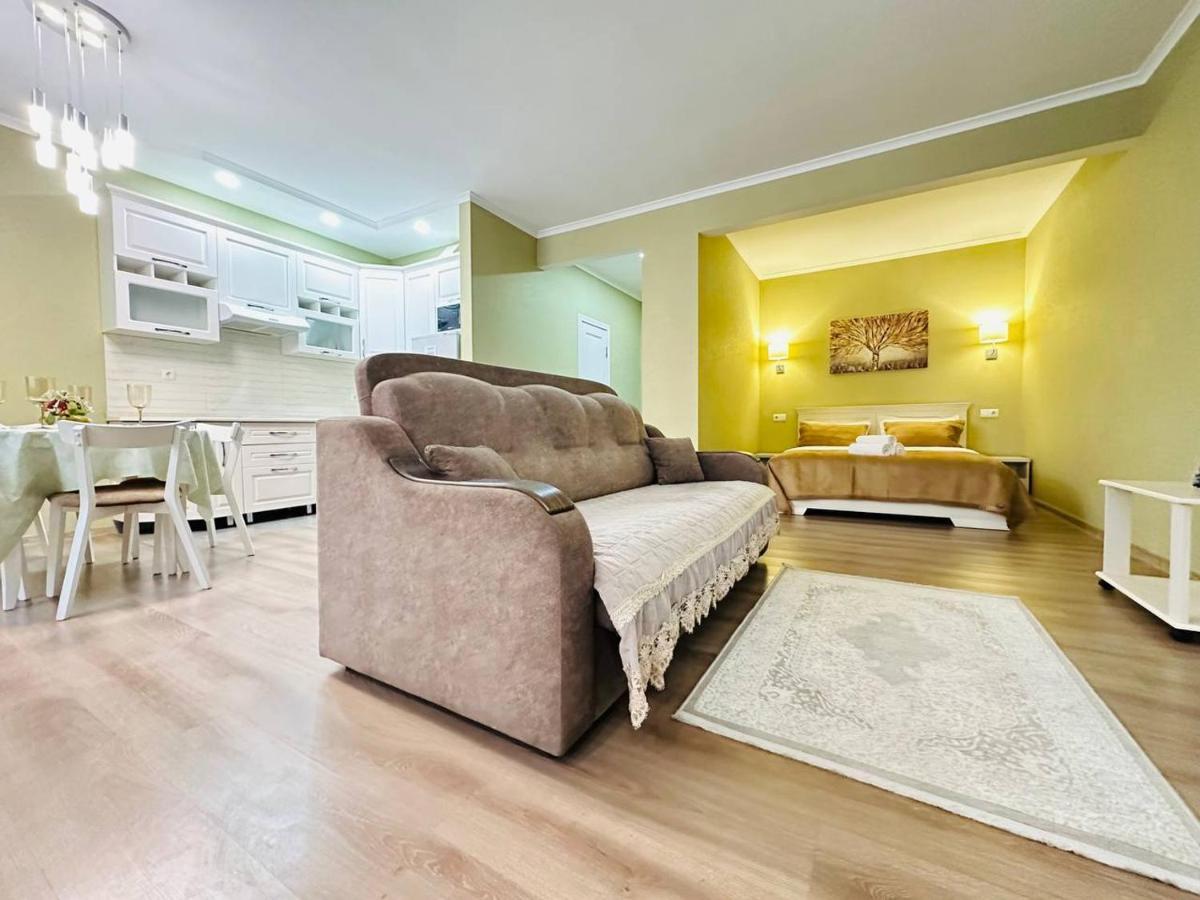 Apartmán Central Park In The City Center Almaty Exteriér fotografie