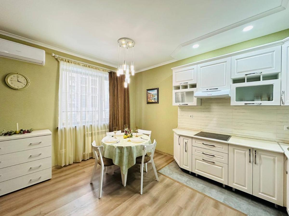 Apartmán Central Park In The City Center Almaty Exteriér fotografie