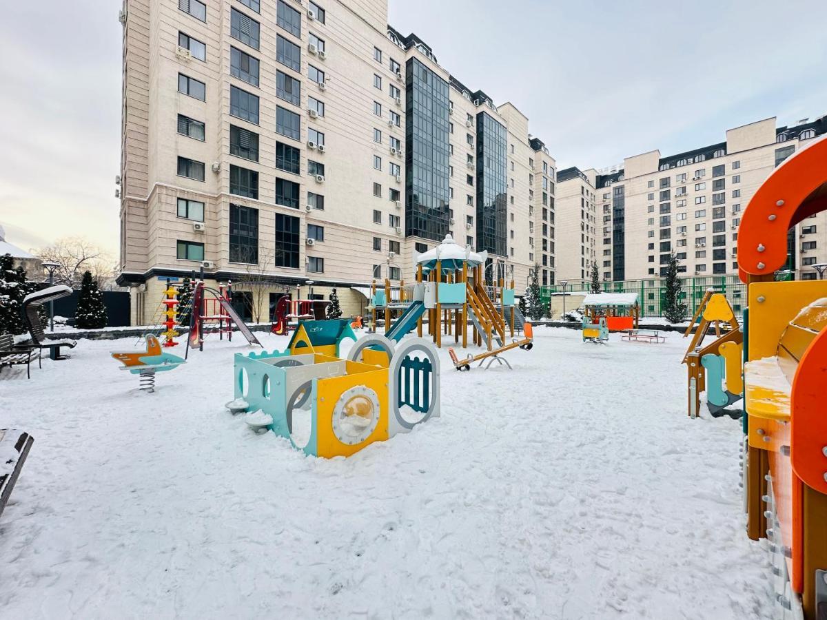 Apartmán Central Park In The City Center Almaty Exteriér fotografie